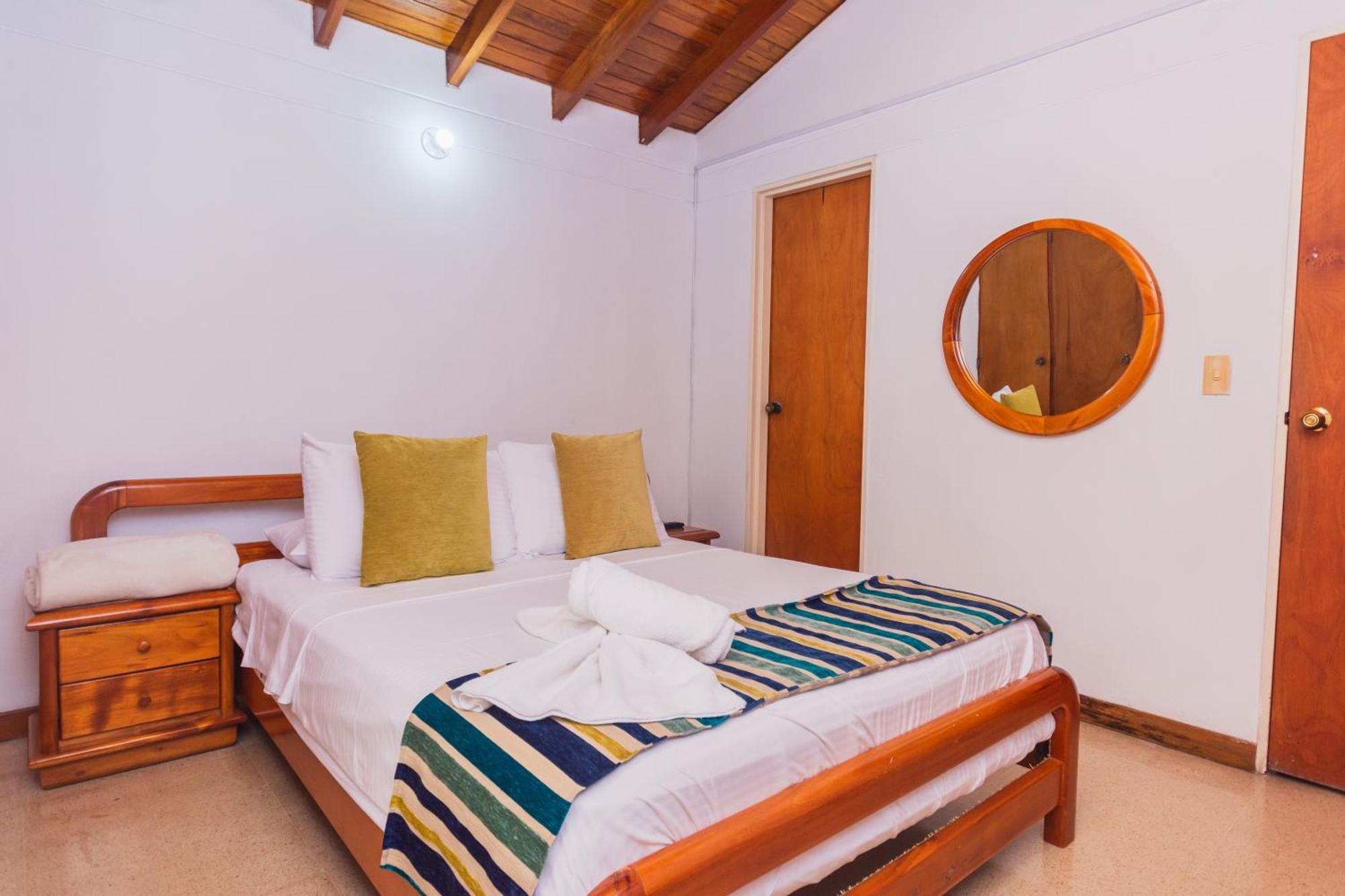 Hotel Guatatur Guatape Ngoại thất bức ảnh